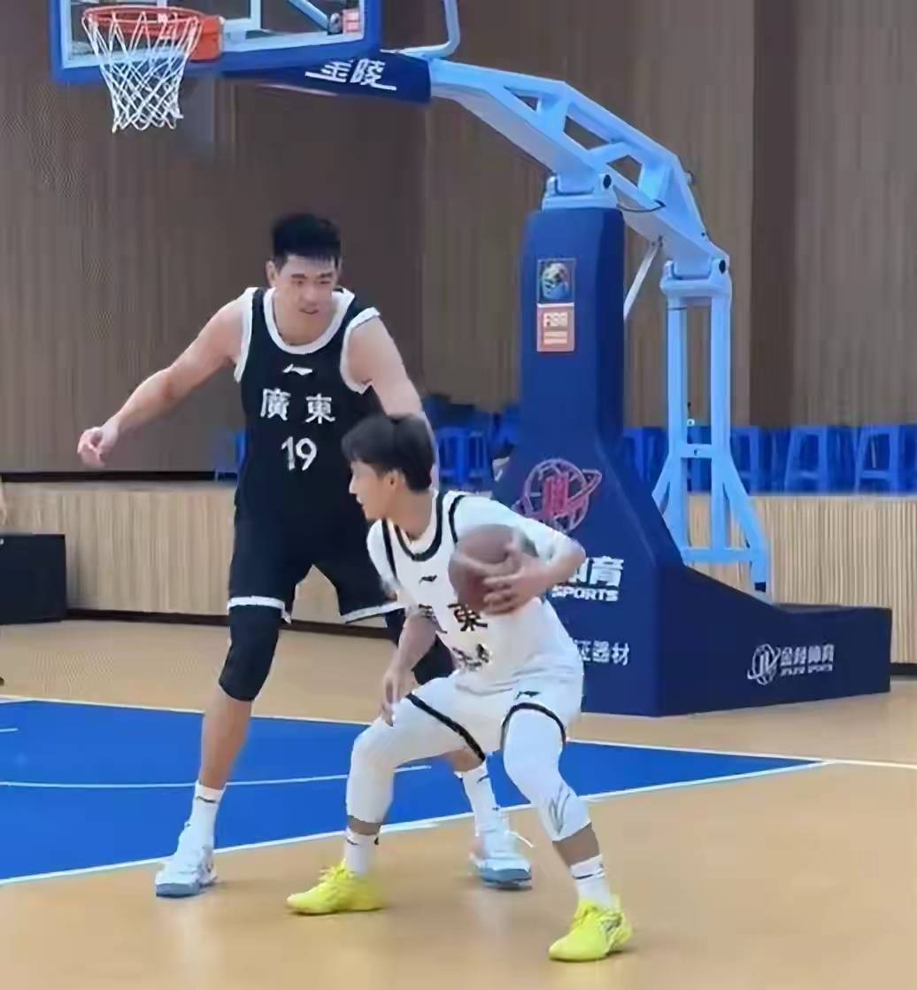 日本队轻取法国队，辛杜状态火热