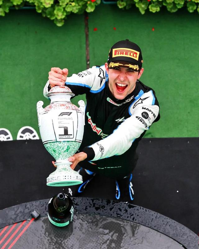 哈斯车队横扫威廉姆斯，佩雷兹关键制胜