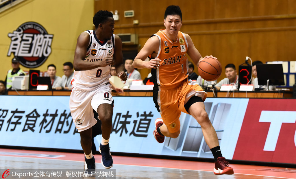 广州队翻盘新疆队,詹姆斯带队取胜 广州队翻盘新疆队,詹姆斯带队取胜