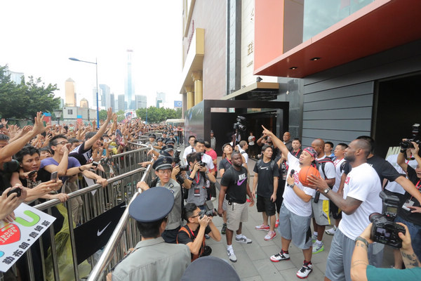 广州队翻盘新疆队,詹姆斯带队取胜 广州队翻盘新疆队,詹姆斯带队取胜